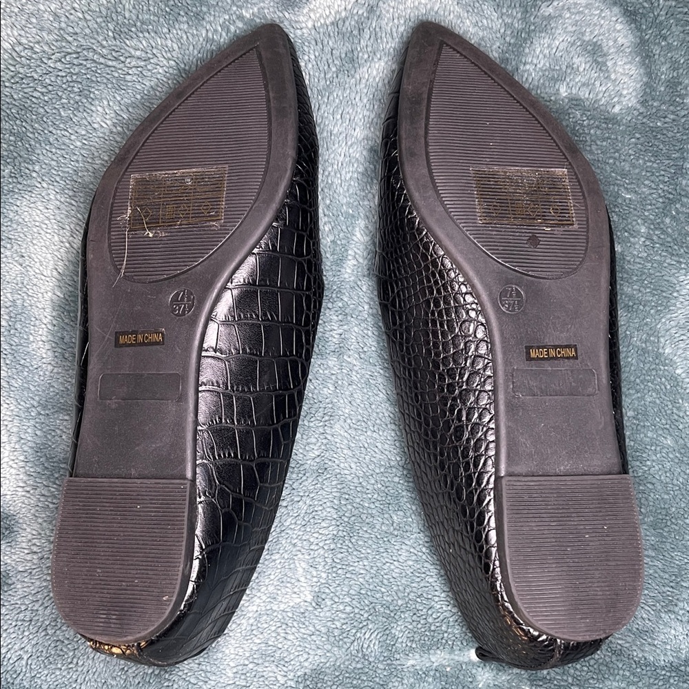 Lulu's 7.5 Black Croc-Embossed Loafers - Picture 5 of 8